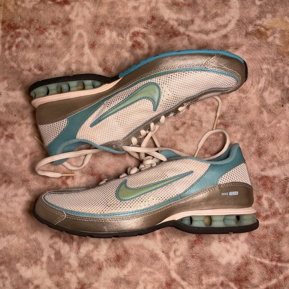 Nike Reax Revolution Sneakers